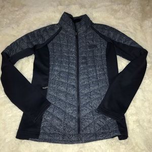 Woman’s NorthFace coat